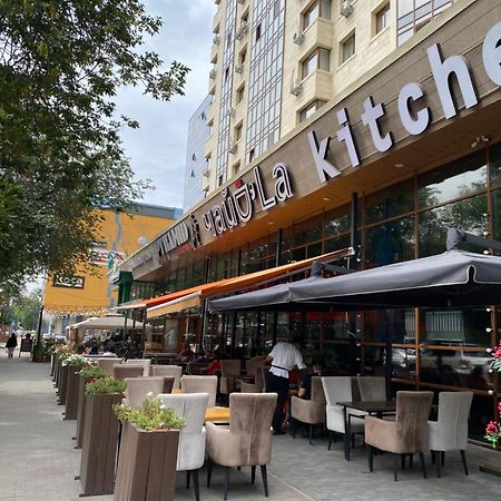 Просторная Двухкомнатная Квартира Жк Бакытты Омир Almaty Exterior photo